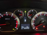 視認性に優れたメーターを採用しており、走行中でも車速や情報が分かりやすく表示されます。運転時の視線移動をむりのない範囲に抑え、快適で安心感のあるドライブをサポートします。
