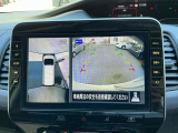 『アラウンドビューモニター』はスムーズな駐車と安全確認をサポートします。