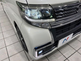 【LEDヘッドライト】悪天候や夜間走行時も良好な視界を確保し安心して運転できる高輝度LEDヘッドライトを装備!点灯速度が早く、消費電力も抑えられています。