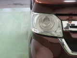 LEDヘッドライトは、点灯の瞬間から光量を発揮し、突然暗くなるトンネルなどでの安定感を高めます。