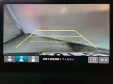 バックでの車庫入れも安心です!リアカメラが付いているバックモニター付のナビディスプレイを装備しております。操作線もついており距離感も画面から確認できます。