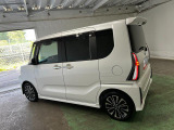 荷物が多い日や雨の日に便利な両側電動スライドドアです。