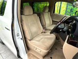 運転席シート廻りは使用感も少なく、良好な状態となっています。丁寧に使われていたことがよくわかりますね。