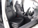 (電動シート)運転席8ウェイパワーシート!シートメモリー機能付き!上級グレードならではの贅沢装備で人気装備となります。