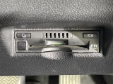 【ETC】有料道路を利用する際に料金所で停止することなく通過できる、ETC車載器(ノンストップ自動料金収受システム機器)が装備されています。セットアップを行うことで利用可能になります。