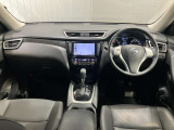 【運転席・助手席】ゆったりとした運転席と使いやすいナビゲ-ションシステムで運転らくらく♪♪女性でも周りが見やすく運転しやすいです★