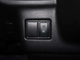運転席シートヒーター。寒い季節に心強い装備ですね。