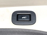 【パワーバックドア】スマートキーや運転席のボタンを押すだけでリアゲートが自動で開閉します!荷物を持っている時や、高い位置にあるバックドアを閉める際に便利な機能です♪