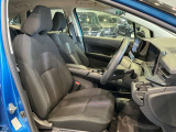 運転席は程よくホールド感のある形状をしておりますので、ロングドライブでも疲れにくくなっております。