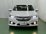 LEDヘッドライトを装備しています。LEDヘッドライトはとても明るく、雨の日や夜間走行も安全・安心です。オートライトコントロール付きで周囲の明るさに応じて自動で点灯・消灯します