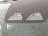 【スマートアシスト】走行中に前方の車両等を認識し、衝突しそうな時は警報とブレーキで衝突回避と被害軽減をアシスト。より安全にドライブをお楽しみいただけます。