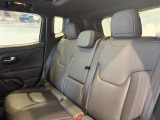 後部座席の座り心地もお試しください。