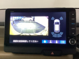 リアカメラ搭載! 狭い駐車場はもちろん、雨の日や夜間の運転も安心です。
