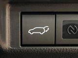 【パワーバックドア】スマートキーや運転席のボタンを押すだけでリアゲートが自動で開閉します!荷物を持っている時や、高い位置にあるバックドアを閉める際に便利な機能です♪