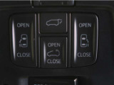 両側パワースライドドア付きだから、狭い駐車スペース等での乗り降り楽々!小さなお子様のいるご家庭には嬉しい装備。