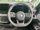 【純正革巻きステアリング】上質な革を使用することで、手にしっかり馴染みとても運転しやすいハンドルです♪
