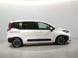 両側パワースライドドア付きだから、狭い駐車スペースなどでの 乗り降りラクラク!小さなお子さまのいるご家庭には嬉しい装備。