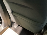 シートバックポッケト。散乱しがちな小物を収納するのに便利です。
