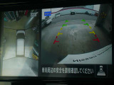 ☆全周囲カメラが駐車をアシスト☆4つの高解像度カメラで車の周囲を撮影!見えにくい死角の駐停車も驚く程に楽々です。バックカメラは、車庫入れの時は勿論、後方の安全確認もできて安心です♪