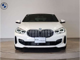 【キドニーグリル】BMWは約90年もの間、ほぼ全ての車両にひと目でBMWだと分かるこの特徴的なフロントグリルが備えられ、デザイン・アイコンとして親しまれてきました。
