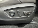 パワーシート搭載。微妙な調整が手軽にでき、最適なポジションで運転することが可能です。