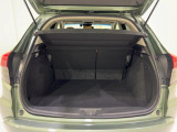 後席使用時のカーゴスペースです。開口部が広く荷物の出し入れがし易いカーゴスペースです。