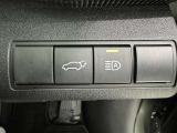 オートマチックハイビームとは、先行車や対向車のライトを認識し、ハイビームとロービームを自動で切り替える機能です。夜道の視界を確保します。詳細は販売店スタッフまでおたずねください。