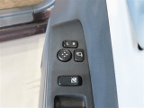 ドアミラーは電動格納式です。