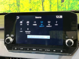 【メーカー純正ナビ】インテリアに溶け込むスタイリッシュな「専用設計」メーカーナビを装備♪視認性や操作性など基本性能にも優れ、より上質なカーライフをお楽しみいただけます。