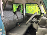 運転席シート廻りは使用感も少なく、良好な状態となっています。前オーナー様が丁寧に使っていたことがよくわかりますね。