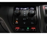 運転席と助手席の温度設定の変更が可能な左右独立タイプのデュアルエアコンです♪♪♪暑がりな人・寒がりな人も誰もが車内を快適にお過ごしいただけます♪♪♪