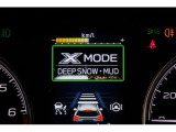 X-MODEは路面に応じてモードを選択するだけで4輪の駆動力やブレーキなどを最適にコントロール。悪路からのスムーズな脱出をサポートします。