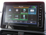 純正の大型9インチディスプレイオーディオは、FM/AM、Bluetooth /USBメモリー/iPod接続、ハンズフリーフォン、スマホ連携、アラウンドビューモニター連携など幅広く対応します。