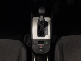 オートマチックシフトレバーは、手になじみ操作しやすい形状で安全運転にもつながります♪
