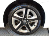 純正17インチアルミ!タイヤサイズは215/45R17です!