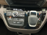 オートマチックシフトレバーは、手になじみ操作しやすい形状で安全運転にもつながります♪
