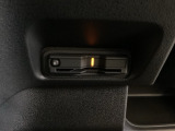 ハンドルの左下にETCがついています。高速道路の料金所の通過も楽々です。 カードの取り出しもしやすい場所についています。