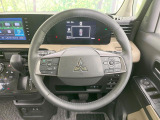 インテリアに合わせたデザインのステアリングは、運転される方のことも考え、運転しやすい形状、大きさです。是非一度、実際に触ってお確かめください。