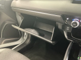 【グローブボックス】収納スペースが沢山あるので車内が散らからずに助かります。ちょっとした物を入れるのにいいですね♪