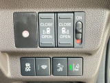 運転席右側に電動スライドドアのスイッチや衝突軽減ブレーキ【CMBS】のスイッチ等がついています。