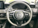 インテリアに合わせたデザインのステアリングは、運転される方のことも考え、運転しやすい形状、大きさです。是非一度、実際に触ってお確かめください。