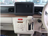 『1台』のお車に対して、3名体制で日々議論を重ね仕入れを行っております。