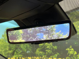【デジタルインナーミラー】後席の大きな荷物や同乗者で後方が確認しづらい時でも安心!カメラが撮影した車両後方の映像をルームミラー内に表示。クリアな視界で状況の確認が可能です!
