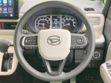 インテリアに合わせたデザインのステアリングは、運転される方のことも考え、運転しやすい形状、大きさです。是非一度、実際に触ってお確かめください。