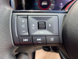 ステアリングスイッチ付きのハンドル!運転に支障をきたすことなくナビ操作が可能です!!