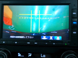 バックカメラの画像です。ガイドラインがスムースな車庫入れをサポートいたします。車庫入れの安心感がアップしますね。