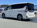 車線逸脱防止支援システム,車両が車線をはみ出す可能性がある場合に警報音と警告表示と共に車線内に戻すようにハンドル操作をサポートしてくれます。