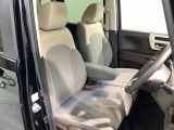 運転席、助手席☆ともに広々としており、ゆとりのある空間となっております♪