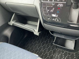 助手席前のグローブボックスの画像です。