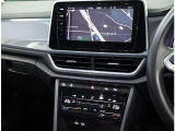 VW純正インフォティメントシステム「DiscoverPro」大変使いやすいタッチパネル型ナビゲーションでETC2.0とエンブレム内蔵バックカメラが付いています。